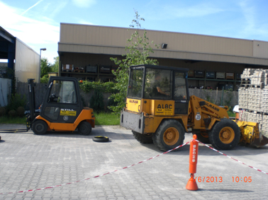 Baumaschinenausbildung mit Steinen